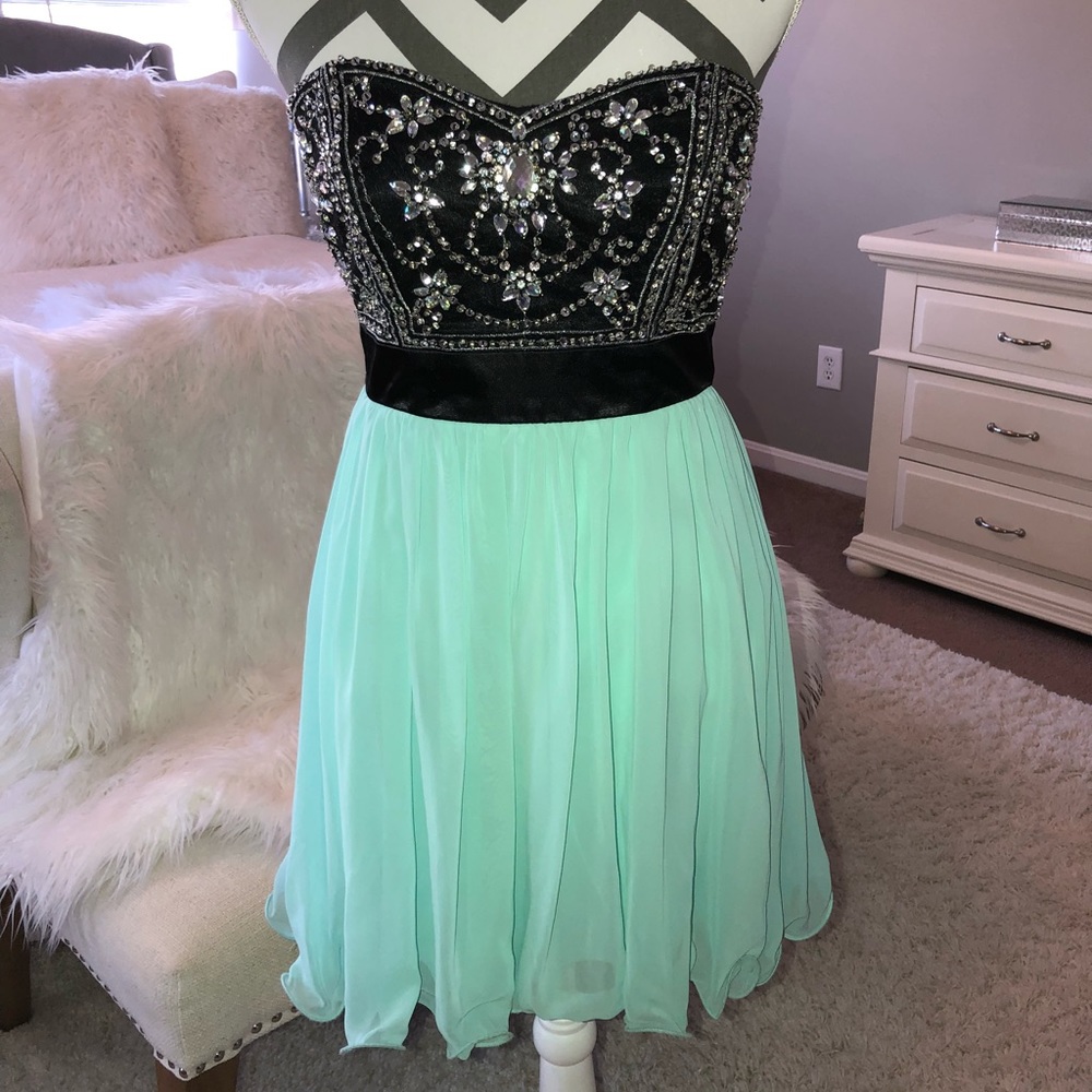 Turquoise blue special event/homecoming dress